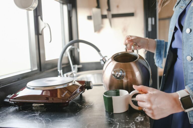 Water Temperature and What It Actually Changes - Teas & Infusions